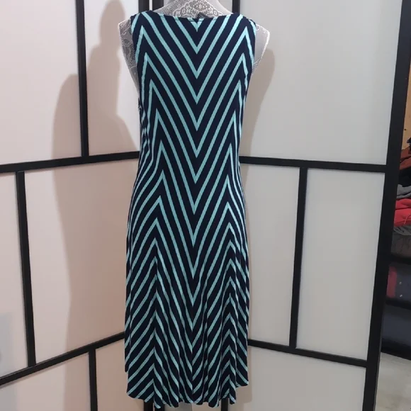 Striped Black and White Sleeveless Dress - Picture 3 of 4